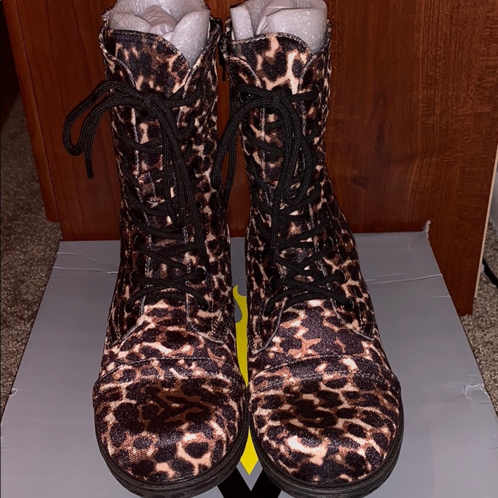 Leopard boots